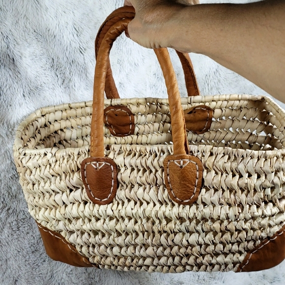 Beautiful Handcrafted Basket / Hand Woven Natural Reed & Soft Leather Handbag 👜 - Picture 1 of 14